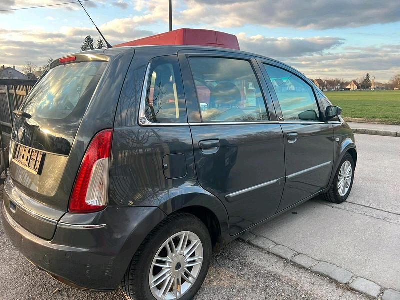 Gebraucht Lancia Musa 95 PS (69 kW) 2008 Grau Van / Kleinbus