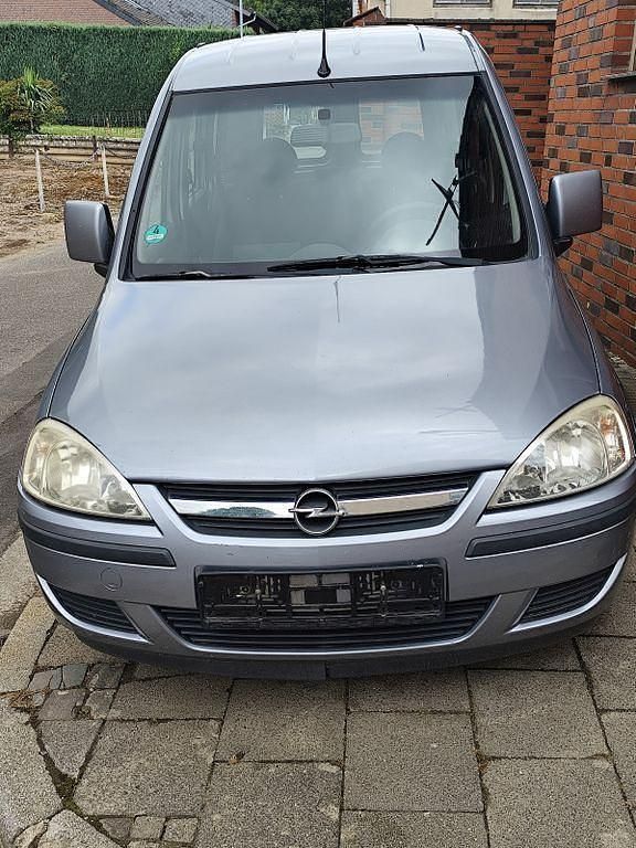 Grau Gebraucht 2009 Opel Combo Edition Van / Kleinbus | 2.700 € (Guter Preis) - Bild 1/4