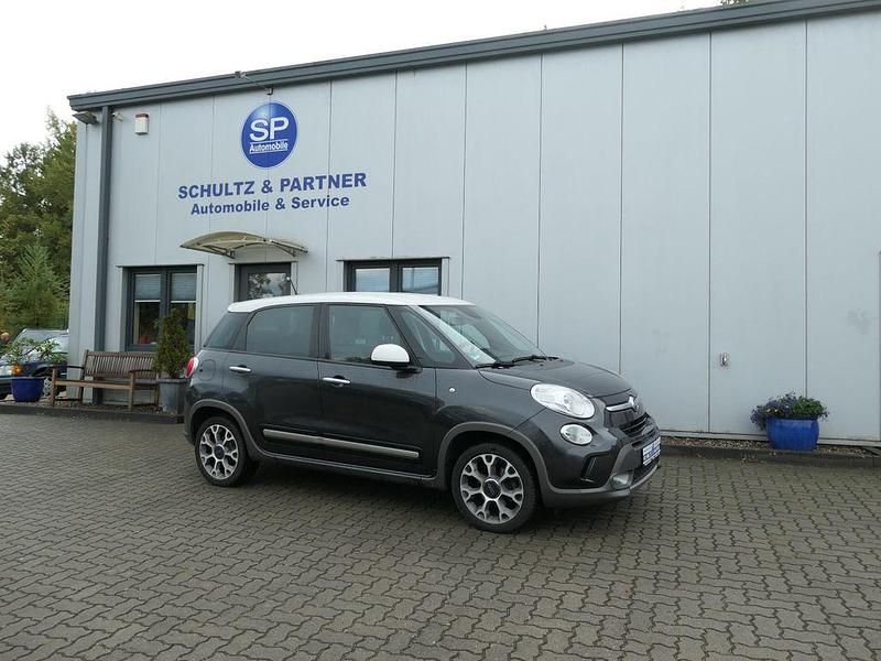 Grau Gebraucht 2016 Fiat 500L Trekking Van / Kleinbus | 7.990 € (Fairer Preis) - Bild 1/4