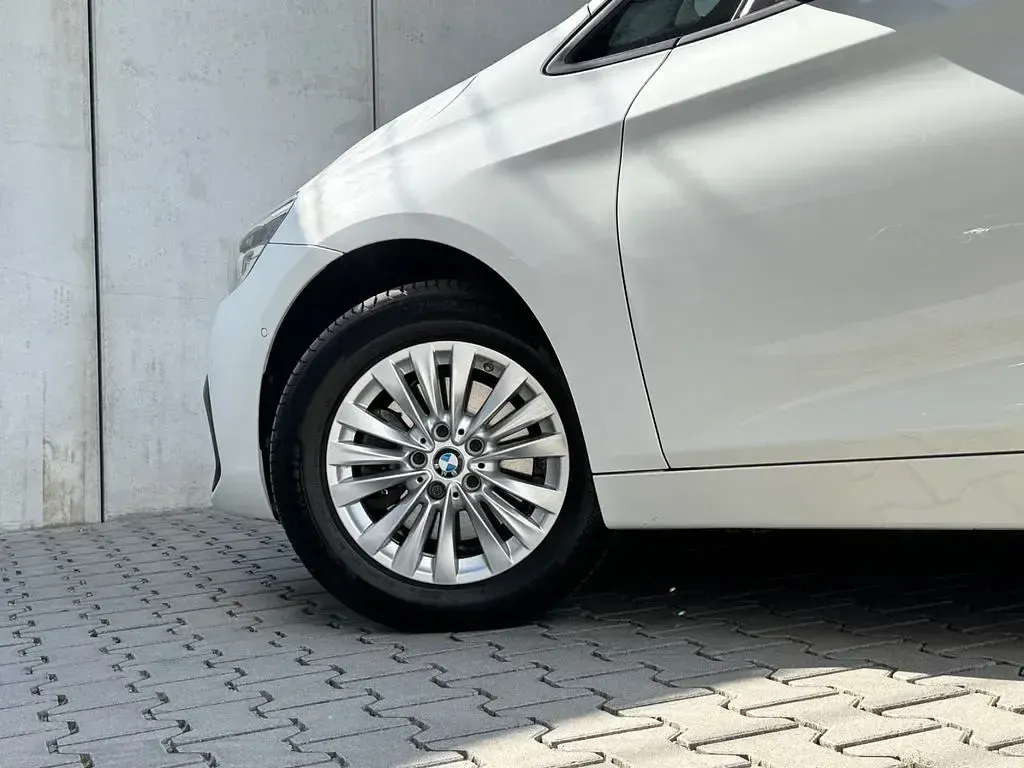 Gebraucht BMW 218 Active Tourer Advantage 150 PS (110 kW) 2019 Weiß Van / Kleinbus