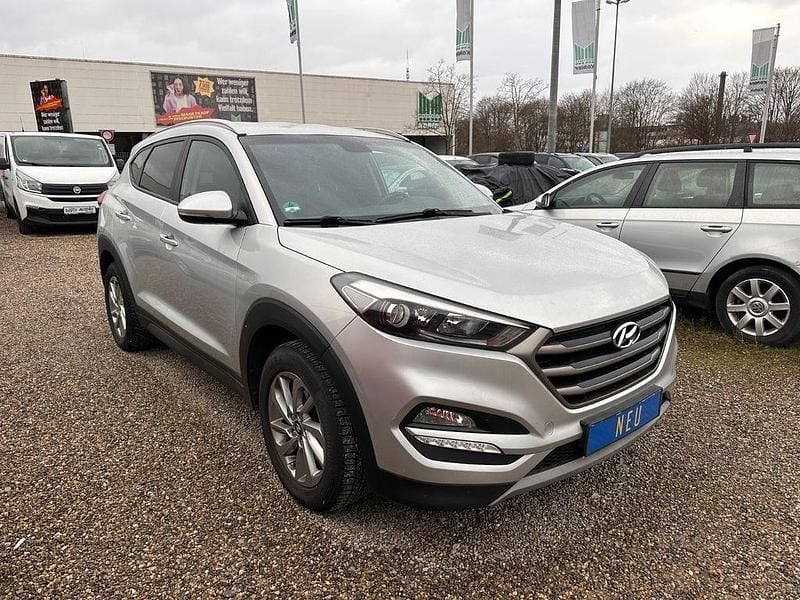 Gebraucht Hyundai Tucson Trend 141 PS (103 kW) 2016 Silber SUV