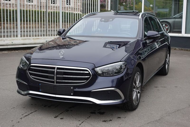 Blau Gebraucht 2020 Mercedes E300 Business Limousine | 23.950 € (Fairer Preis) - Bild 1/4