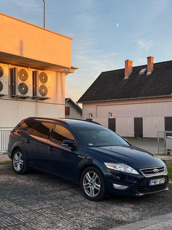 Blau Gebraucht 2012 Ford Mondeo Kombi | 4.000 € - Bild 1/4