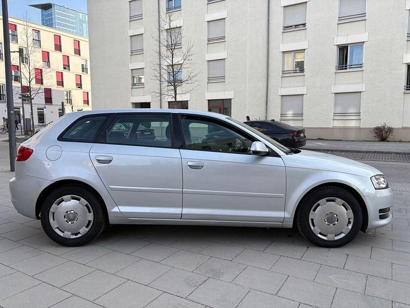 Gebraucht Audi A3 Attraction 125 PS (91 kW) 2011 Silber Kleinwagen