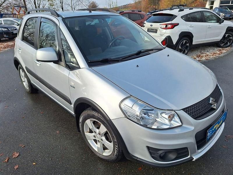 Silber Gebraucht 2011 Suzuki SX4 Comfort Limousine | 3.450 € (Superpreis) - Bild 1/4