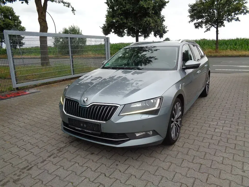 Gebraucht Skoda Superb LAURIN & KLEMENT 190 PS (139 kW) 2017 Grau Kombi