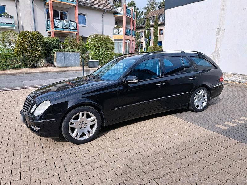 Second-hand Mercedes E250 200 CP (147 kW) 2008 Negru Break