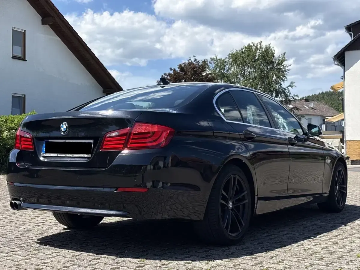 Gebraucht BMW 530 Sport Line 272 PS (200 kW) 2012 Schwarz Limousine