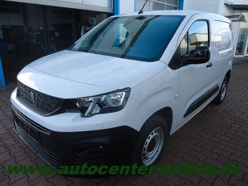 Gebraucht Peugeot Partner Premium 102 PS (75 kW) 2023 Weiß Van / Kleinbus