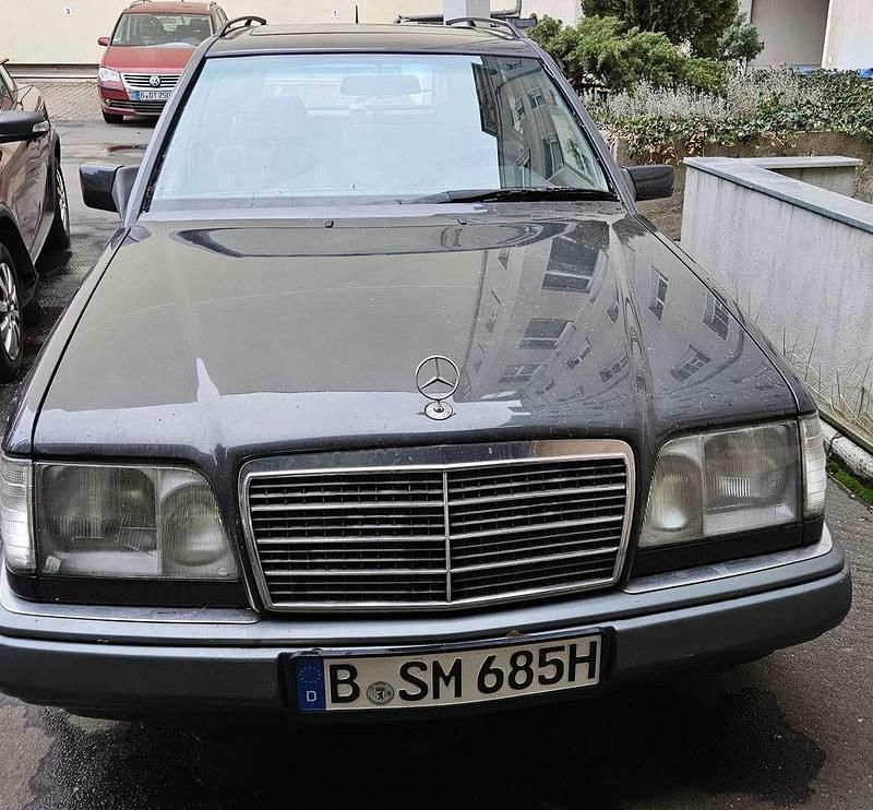 Schwarz Gebraucht 1994 Mercedes 200 Kombi | 5.500 € - Bild 1/4