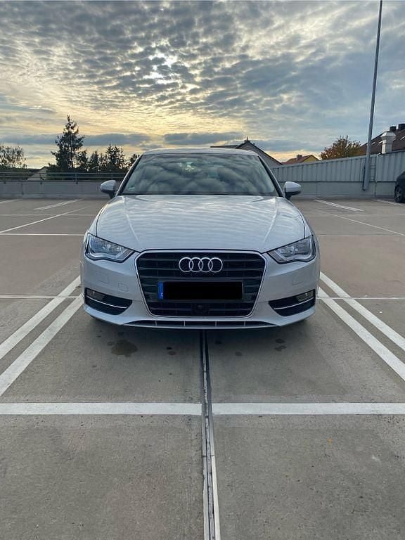 Silber Gebraucht 2013 Audi A3 Sport Limousine | 12.900 € (Superpreis) - Bild 1/4