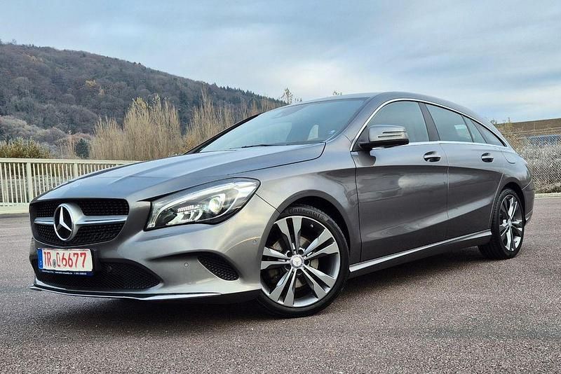 Grau Gebraucht 2016 Mercedes CLA180 Limousine | 14.470 € (Fairer Preis) - Bild 1/4