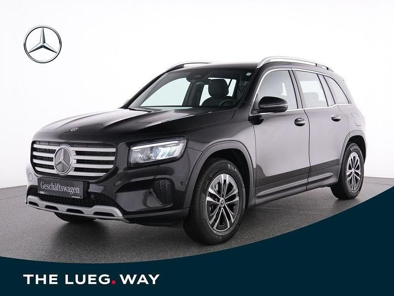 Schwarz metalliclack kosmossch Gebraucht 2025 Mercedes GLB180 SUV | 39.785 € (Fairer Preis) - Bild 1/4