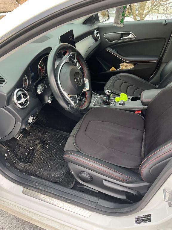 Gebraucht Mercedes CLA200 Shooting Brake 156 PS (114 kW) 2019 Weiß Kombi