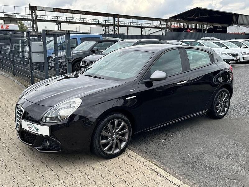 Schwarz Gebraucht 2013 Alfa Romeo Giulietta Veloce Kleinwagen | 7.999 € (Fairer Preis) - Bild 1/4
