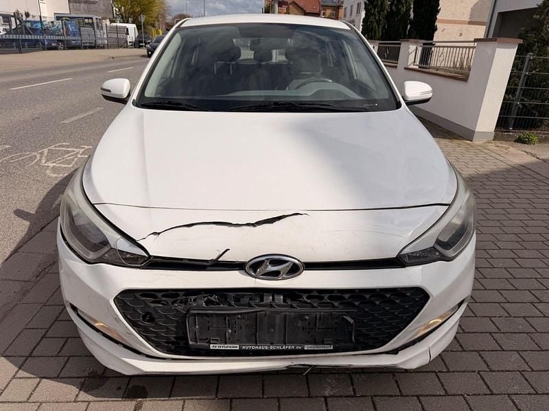 Gebraucht Hyundai i20 Classic 75 PS (55 kW) 2015 Weiß Kombi