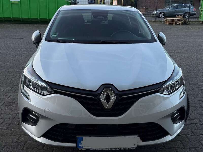 Silber Gebraucht 2021 Renault Clio V Experience Kleinwagen | 13.500 € (Etwas zu teuer) - Bild 1/4