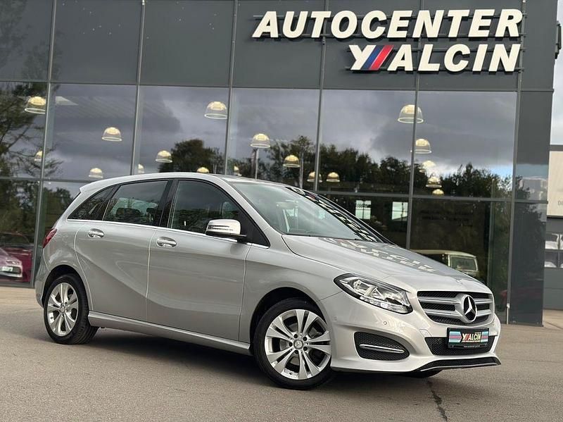 Silber Gebraucht 2016 Mercedes B180 Style Van / Kleinbus | 15.890 € (Fairer Preis) - Bild 1/4