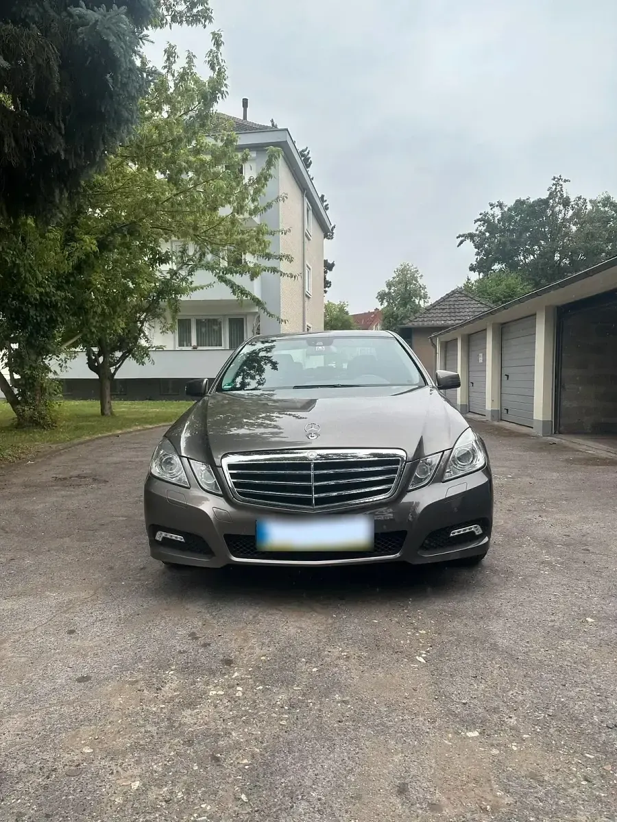 Gebraucht Mercedes E200 170 PS (125 kW) 2010 Grau Limousine
