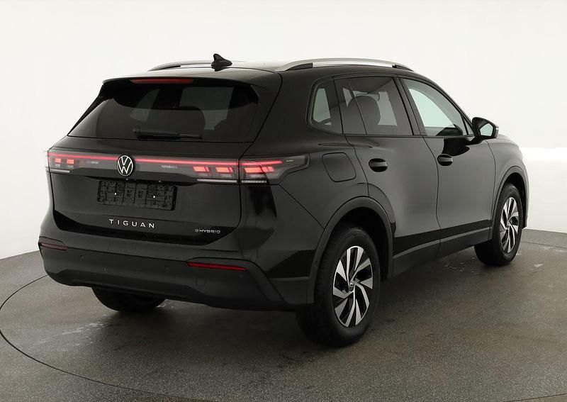Gebraucht VW Tiguan Life 2026 Grenadill schwarz metallic SUV