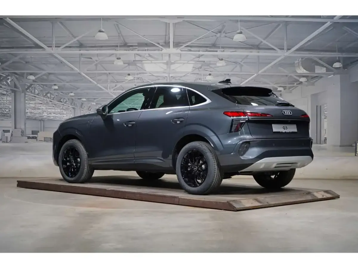 Neu Audi Q3 Sportback S-Line 272 PS (200 kW) 2026 Tamboragrau metallic SUV