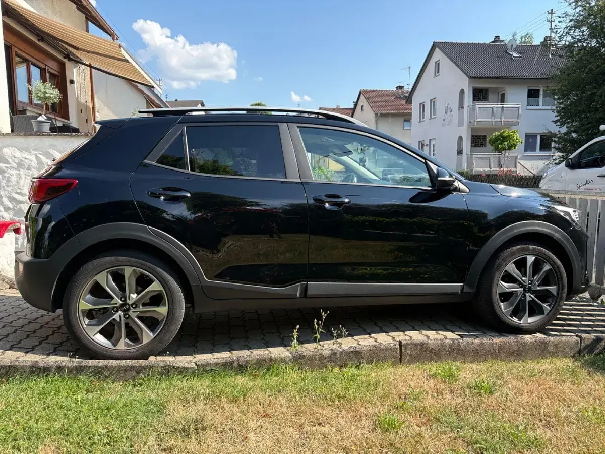 Gebraucht Kia Stonic Spirit 101 PS (74 kW) 2020 Schwarz SUV