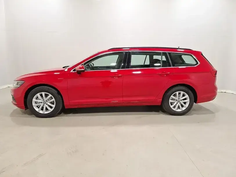 Gebraucht VW Passat Business 122 PS (89 kW) 2023 Tornadorot Kombi
