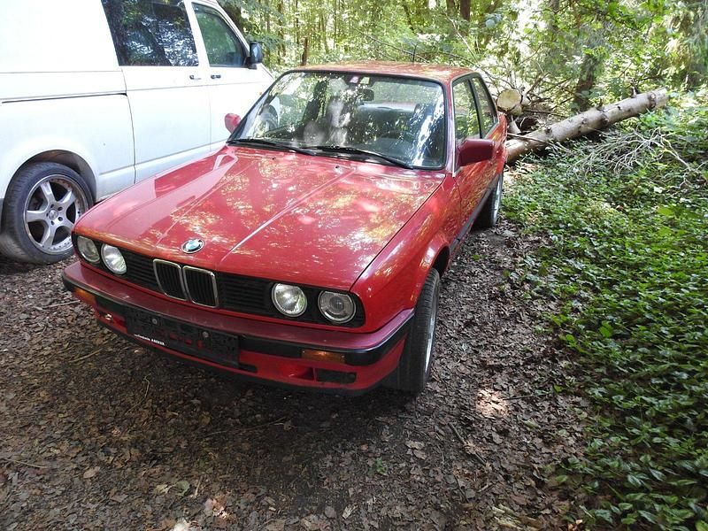 Rot Gebraucht 1989 BMW 325 Coupé | 9.999 € - Bild 1/4
