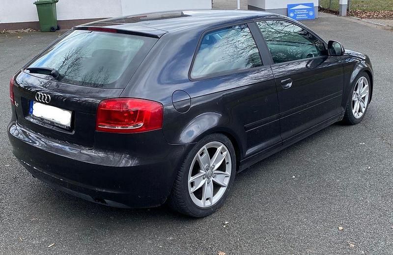 Używany Audi A3 Attraction 102 KM (75 kW) 2010 Czarny Hatchback