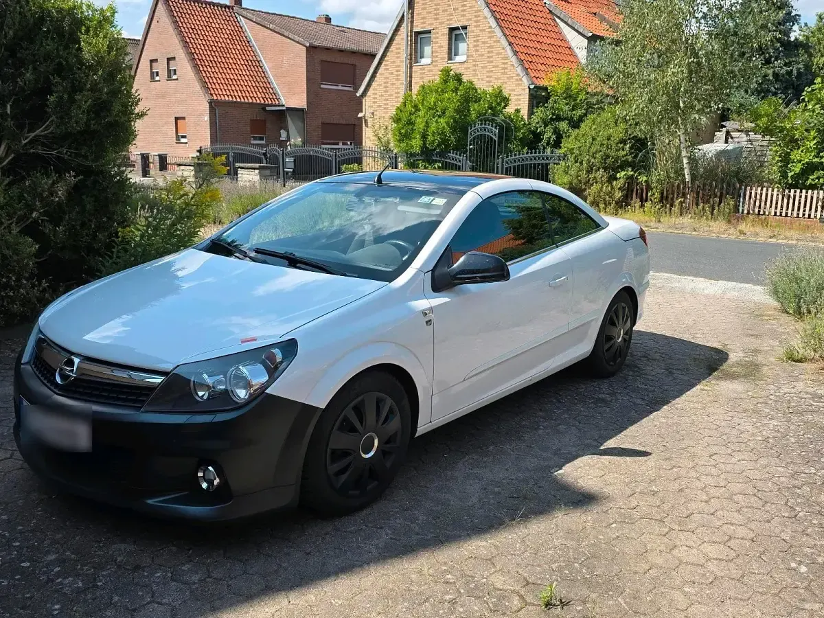 Gebraucht Opel Astra 140 PS (102 kW) 2010 Weiß Cabrio