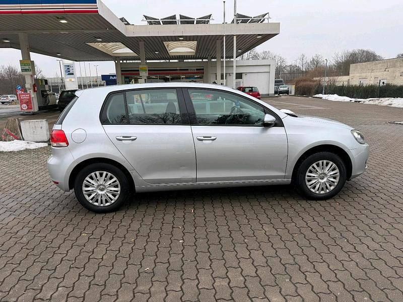 Gebraucht VW Golf VI 80 PS (58 kW) 2010 Silber Kleinwagen