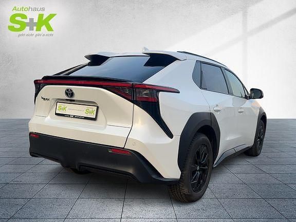 Gebraucht Toyota bZ4X Basis 164 kW (224 PS) 2023 Platinumweiß perleffekt SUV