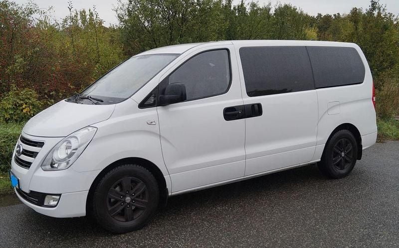 Weiß Gebraucht 2017 Hyundai H-1 Van / Kleinbus | 15.000 € (Guter Preis) - Bild 1/4