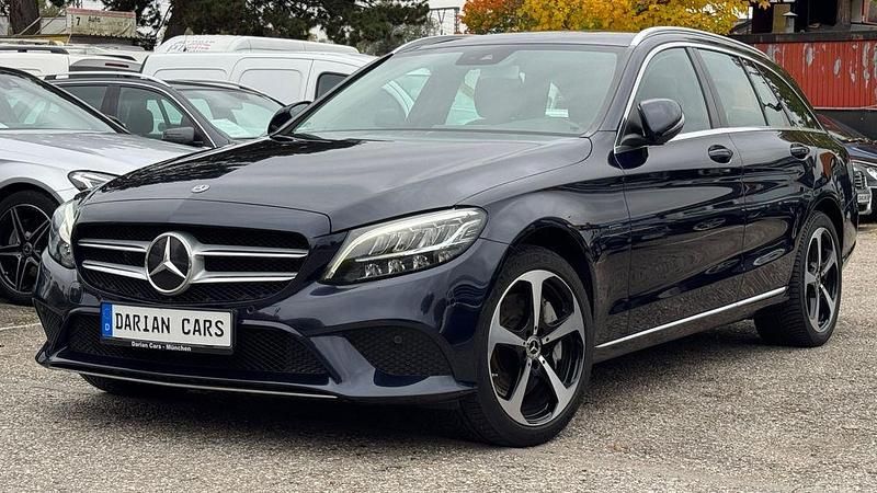 Blau Gebraucht 2020 Mercedes C300e Avantgarde Limousine | 19.990 € (Guter Preis) - Bild 1/4