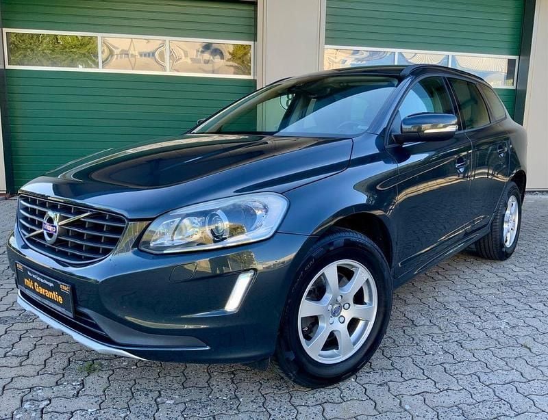Grau Gebraucht 2017 Volvo XC60 Kinetic SUV | 13.990 € (Superpreis) - Bild 1/4