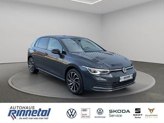 Gebraucht VW Golf VIII Active 131 PS (96 kW) 2022 Silber Limousine