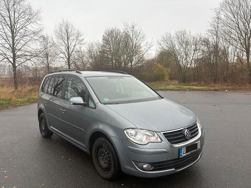 Grau Gebraucht 2008 VW Touran United Van / Kleinbus | 3.249 € (Guter Preis) - Bild 1/4