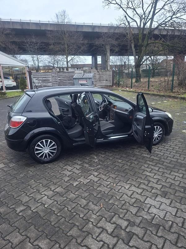 Schwarz Gebraucht 2006 Opel Astra Sport Limousine | 1.950 € (Fairer Preis) - Bild 1/4