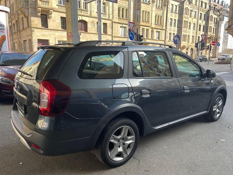 Gebraucht Dacia Logan MCV Stepway 90 PS (66 kW) 2018 Grau Limousine