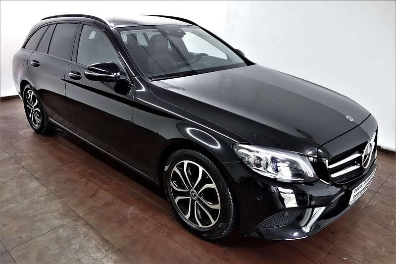 Obsidianschwarz Gebraucht 2021 Mercedes C220 Avantgarde Kombi | 15.500 € (Fairer Preis) - Bild 1/4