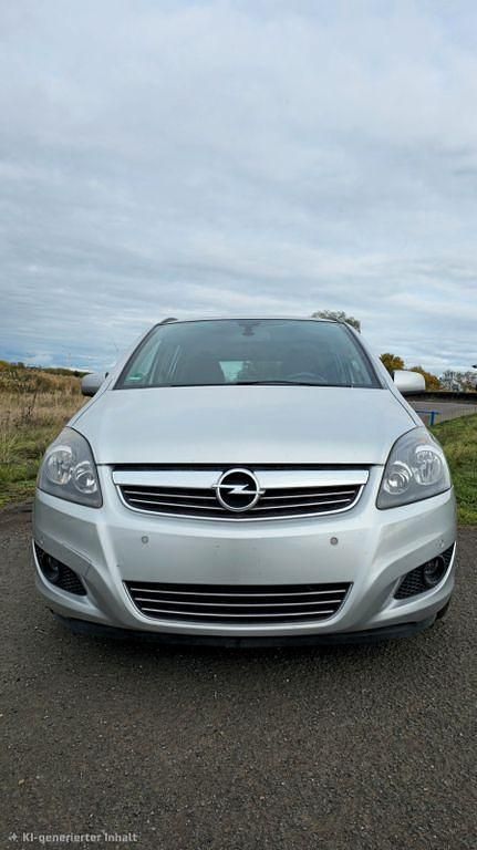 Silber Gebraucht 2011 Opel Zafira Design Edition Van / Kleinbus | 4.999 € (Fairer Preis) - Bild 1/4