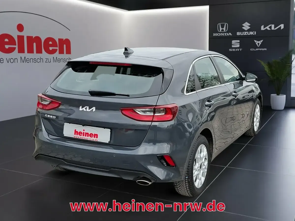 Używany Kia Ceed Vision 140 KM (102 kW) 2025 Szary Hatchback