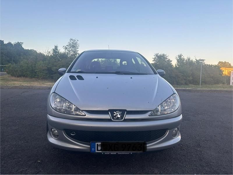 Silber Gebraucht 2004 Peugeot 206 Kleinwagen | 1.500 € (Guter Preis) - Bild 1/4