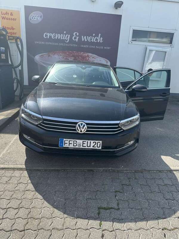 Schwarz Gebraucht 2014 VW Passat Comfortline Limousine | 12.700 € (Teuer) - Bild 1/4