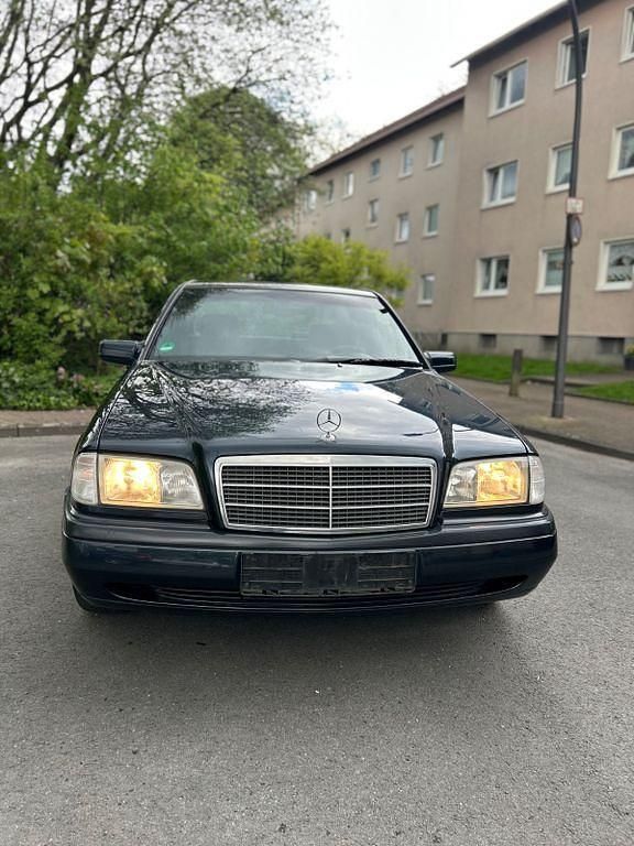Schwarz Gebraucht 1997 Mercedes C180 Classic Limousine | 3.900 € (Fairer Preis) - Bild 1/4