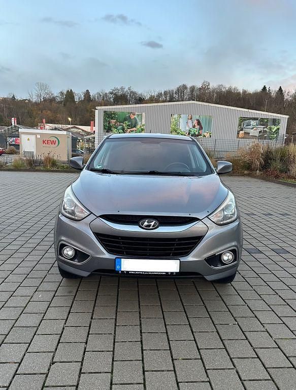Grau Gebraucht 2015 Hyundai ix35 Edition SUV | 7.950 € (Fairer Preis) - Bild 1/4