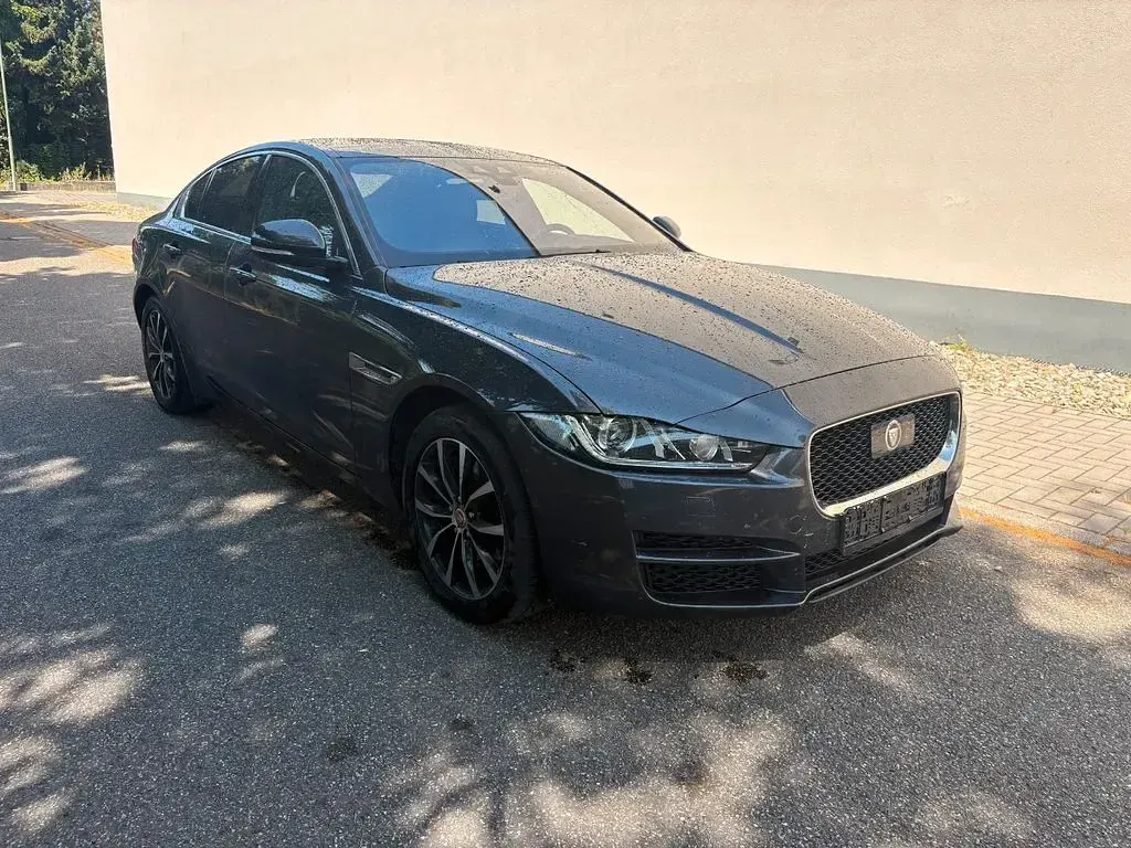 Gebraucht Jaguar XE Prestige 179 PS (131 kW) 2016 Grau Limousine