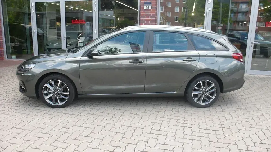 Gebraucht Hyundai i30 Trend 160 PS (117 kW) 2024 Grau Kombi
