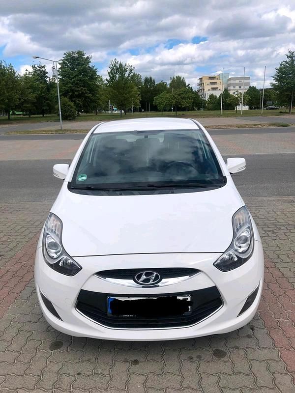 Gebraucht Hyundai ix20 116 PS (85 kW) 2012 Weiß Kleinwagen