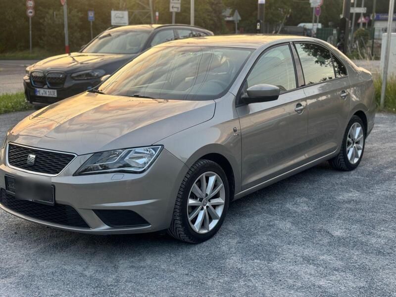 Grau Gebraucht 2013 Seat Toledo Reference Limousine | 4.400 € (Fairer Preis) - Bild 1/4